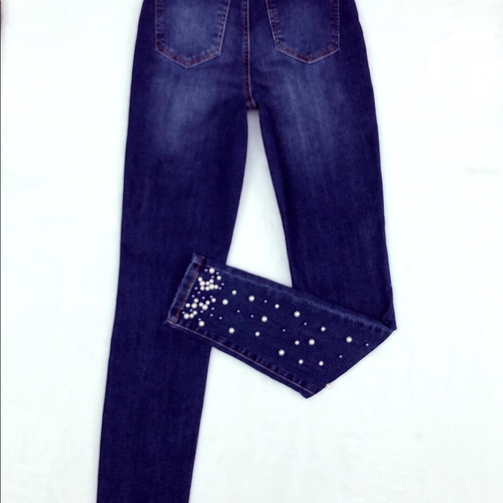 Jeans with pearls